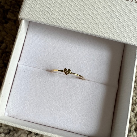 Paris Jewellers x Jilly Box heart shaped ring size 6 yellow Gold - Picture 5 of 5